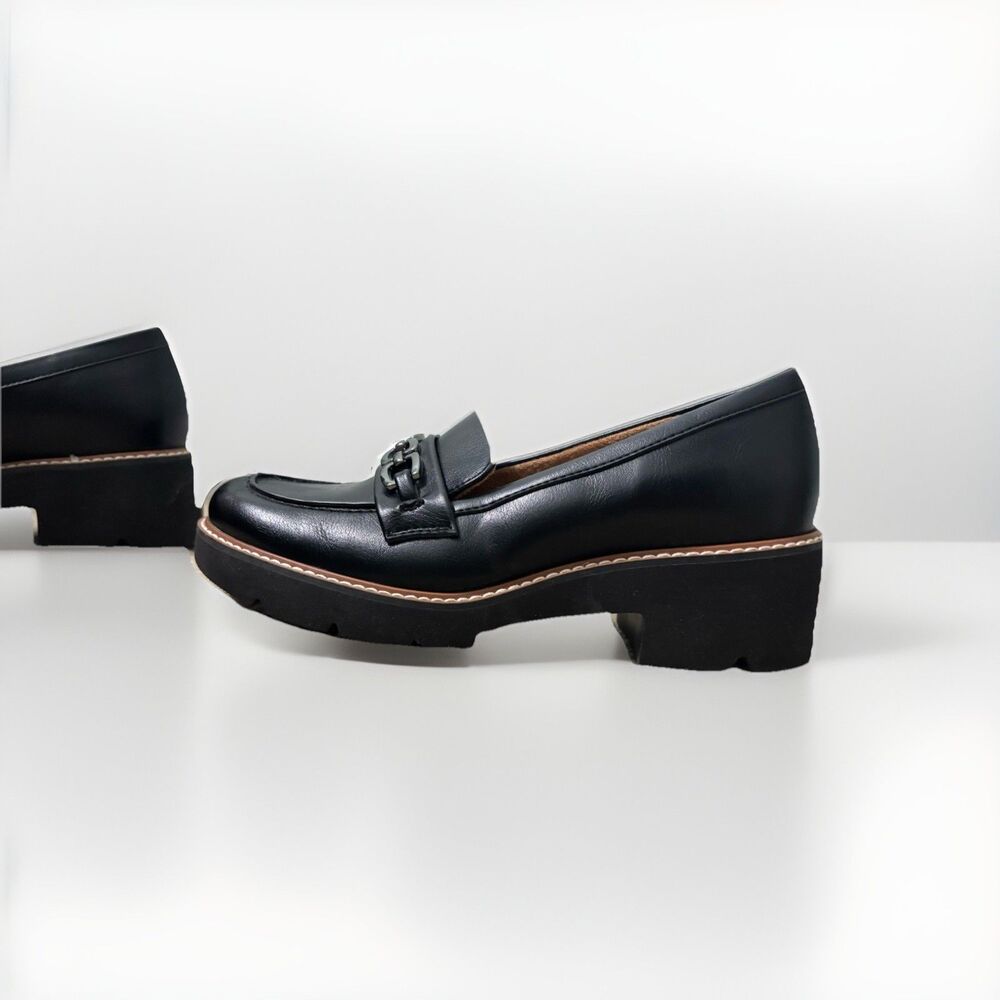 Naturalizer Cabana Lug Sole Loafers Navy Faux Leather Silver Buckles Size 7 - Picture 4 of 9